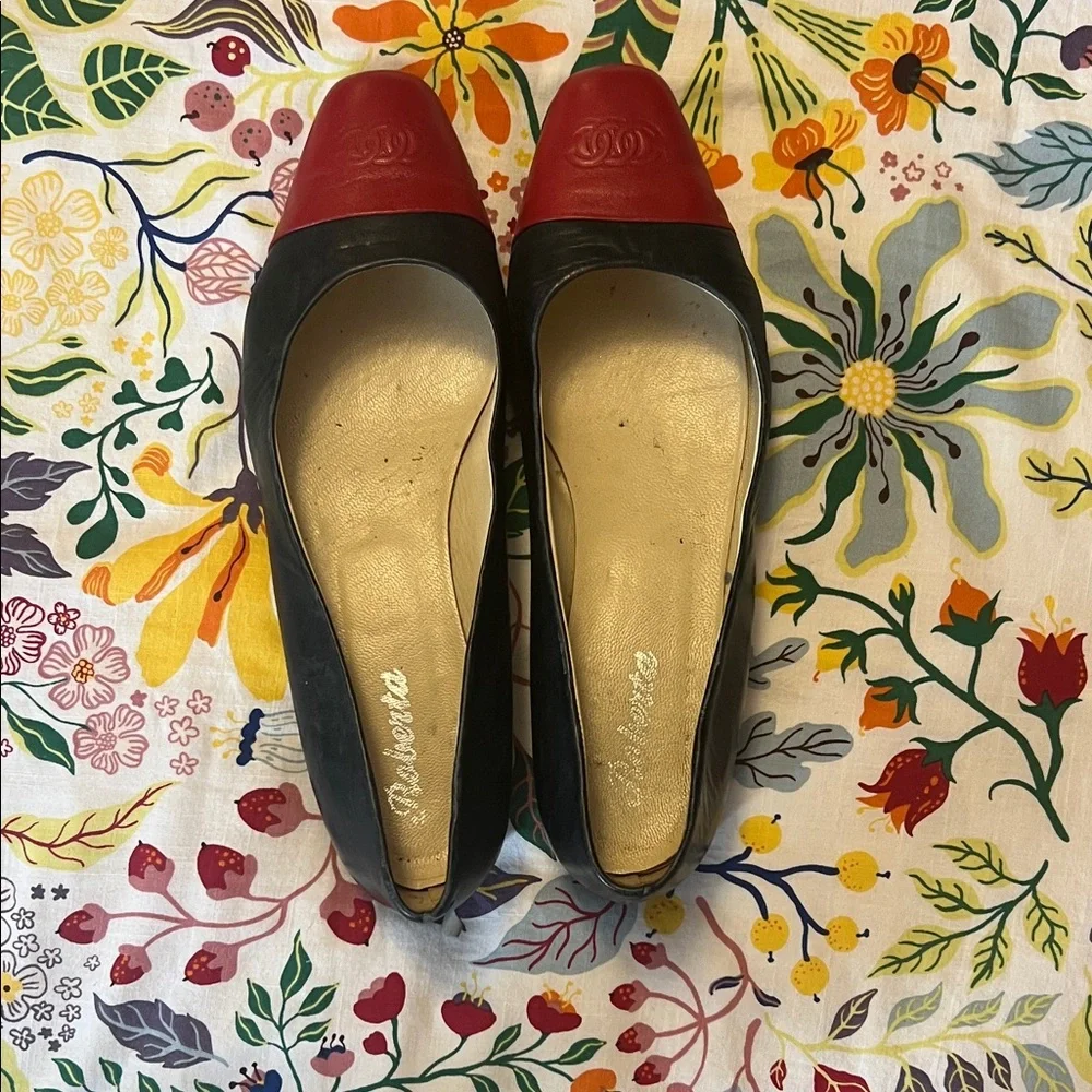Vintage Black and Red Heels - Picture 6 of 6
